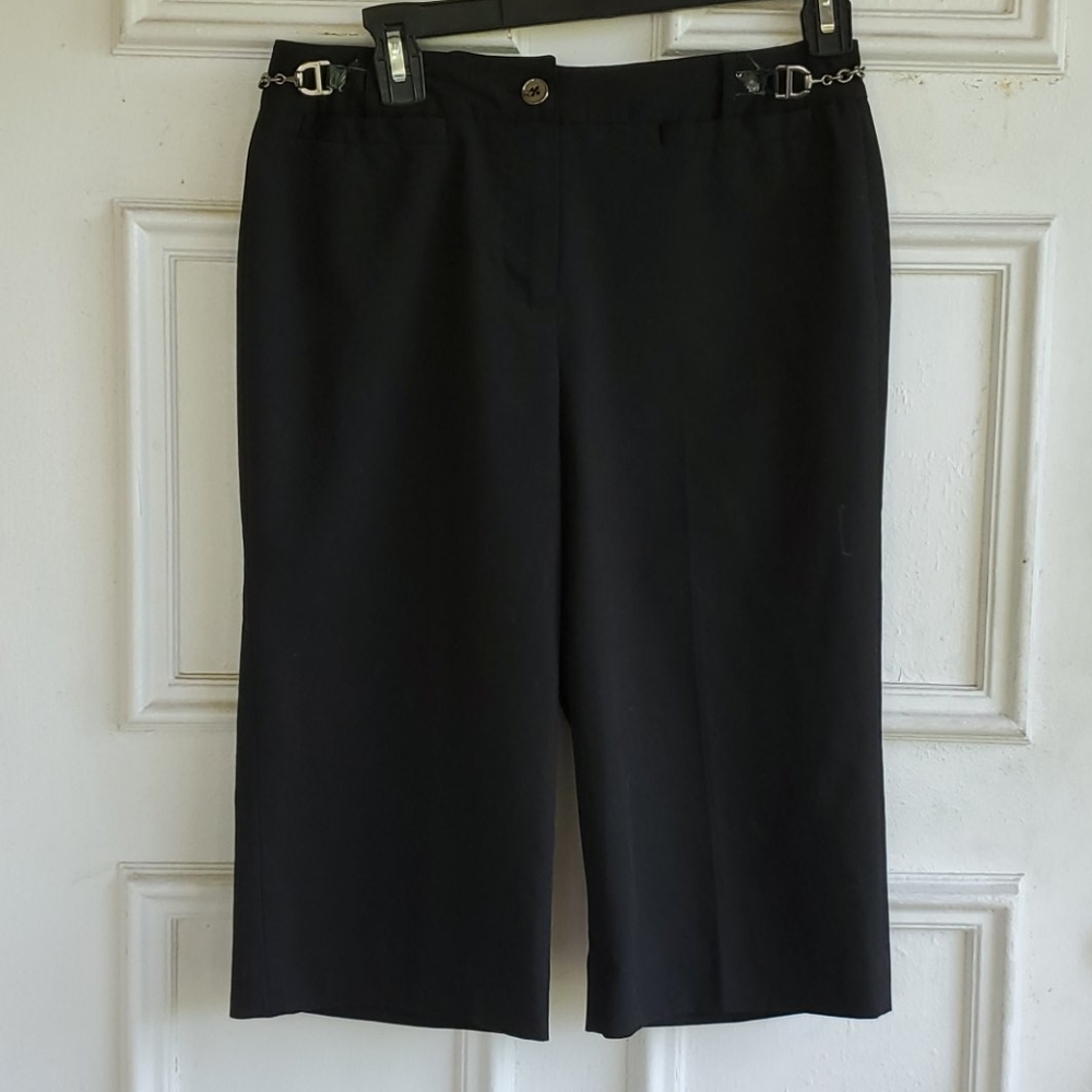 Larry Levine Dress Capris